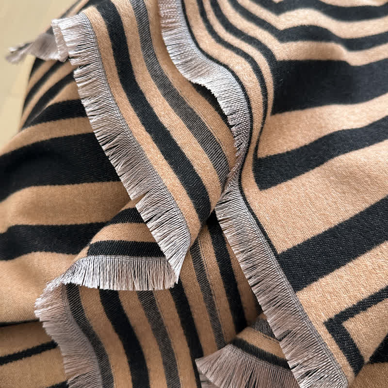 Écharpe à rayures géométriques éblouissantes, inspirée de l'art optique - image 4