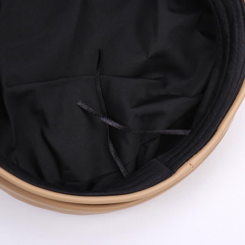 Béret en cuir bicolore à clous étoiles et chaînette - image 3