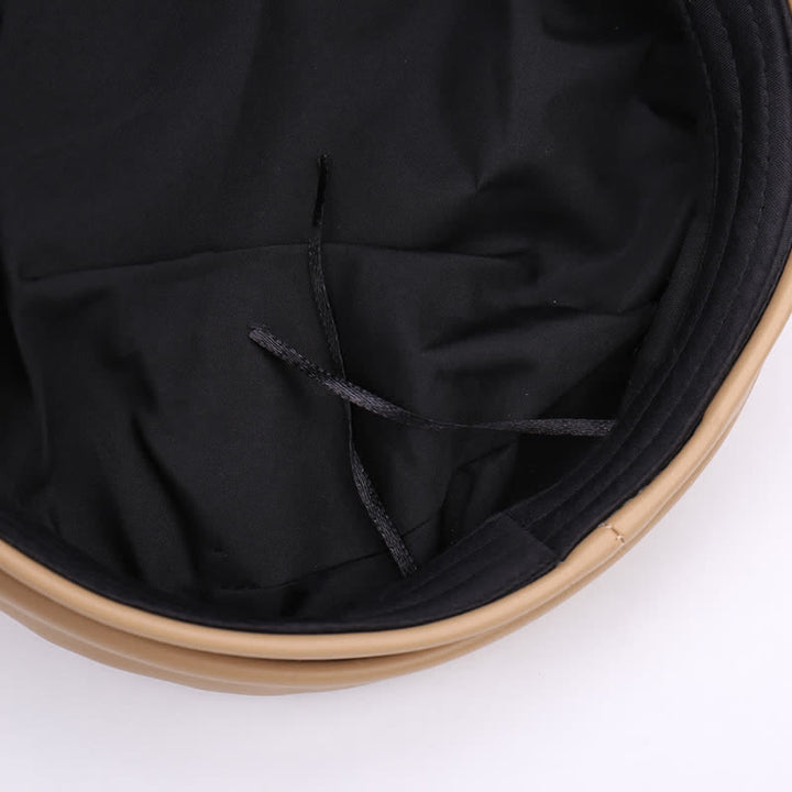 Béret en cuir bicolore à clous étoiles et chaînette - image 3