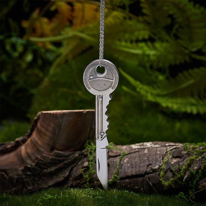 Porte-clés couteau pliant pratique, collier argenté - Collier avec porte-clés - image 0