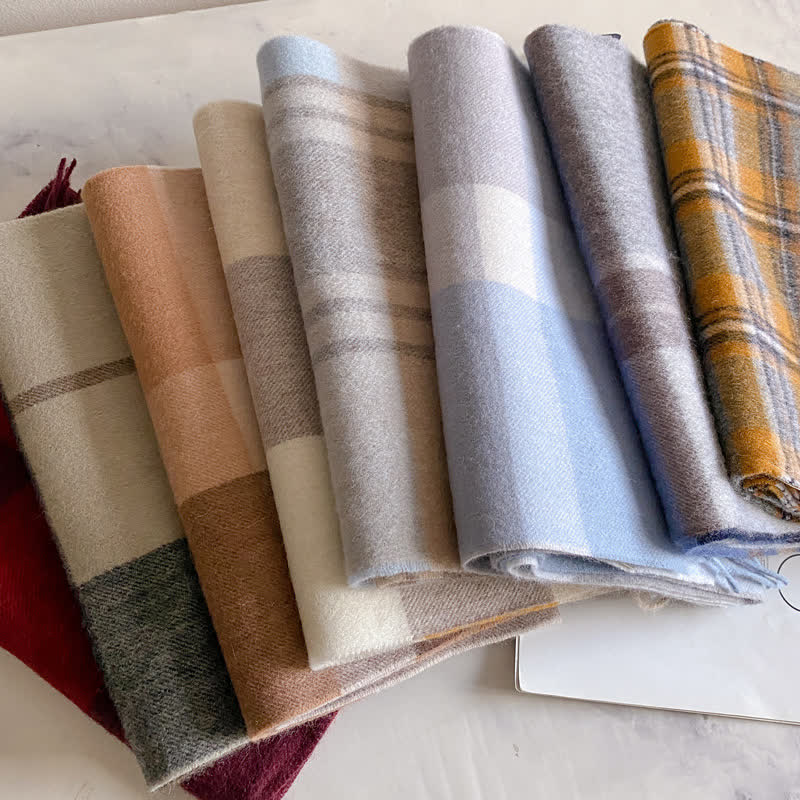 Écharpe unisexe en laine chaude à carreaux avec pompons - image 3