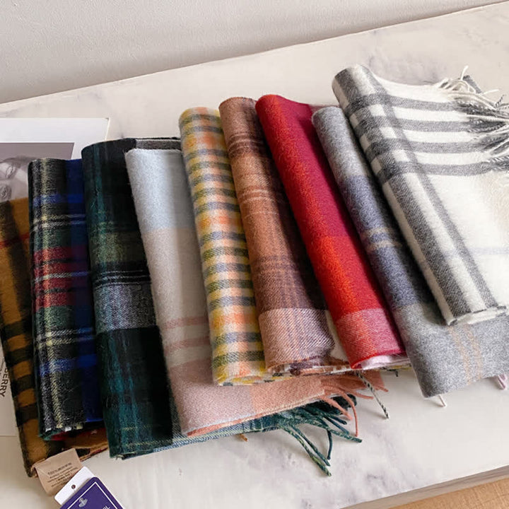 Écharpe unisexe en laine chaude à carreaux avec pompons - image 4