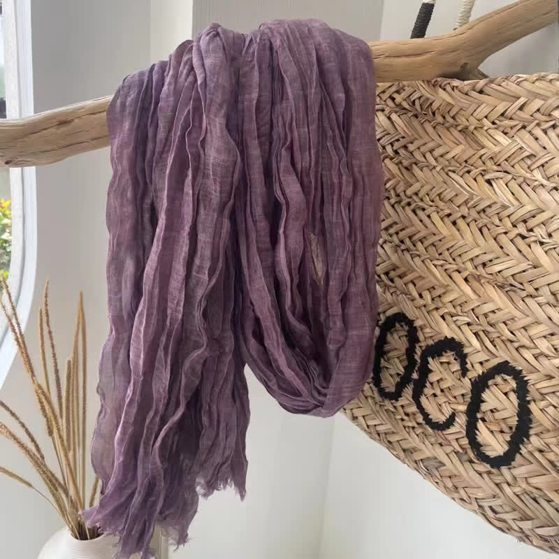 Écharpe en coton et lin texturé à plis chics, quatre saisons - Violette sombre - image 9