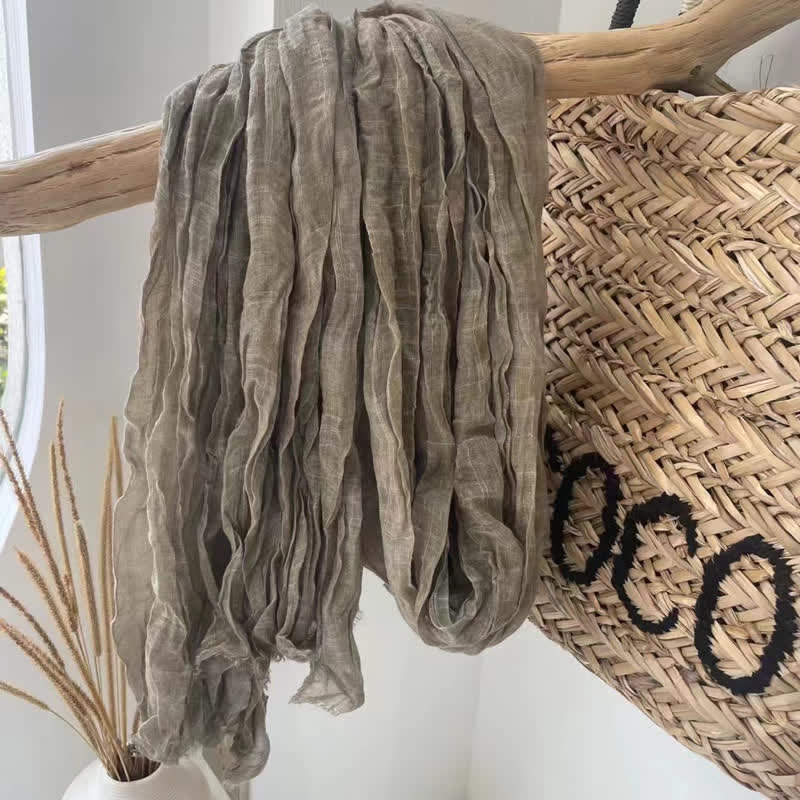 Écharpe en coton et lin texturé à plis chics, quatre saisons - Kaki foncé - image 4