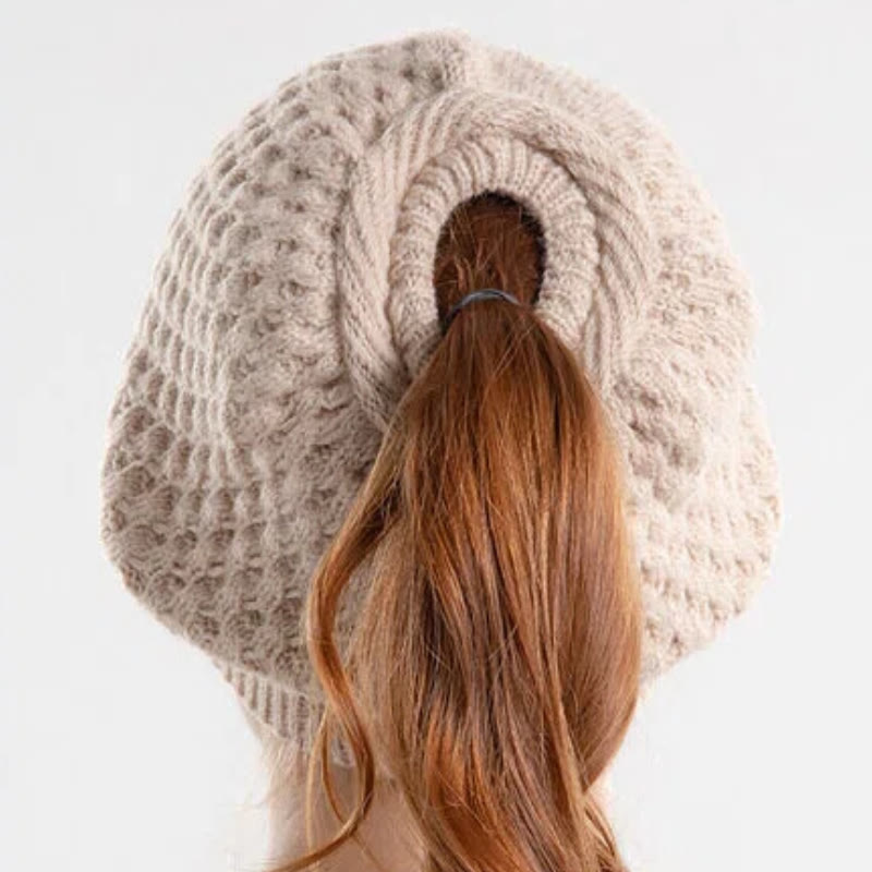 Bonnet d'hiver chaud en tricot pour femme, avec ouverture pour queue de cheval - image 1