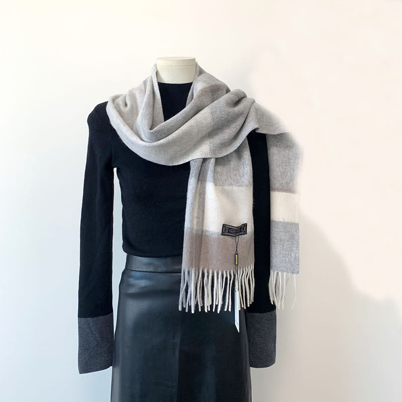 Écharpe en laine à carreaux vintage pour femme, idéale pour l'hiver et pour rester au chaud. - Gris - image 4
