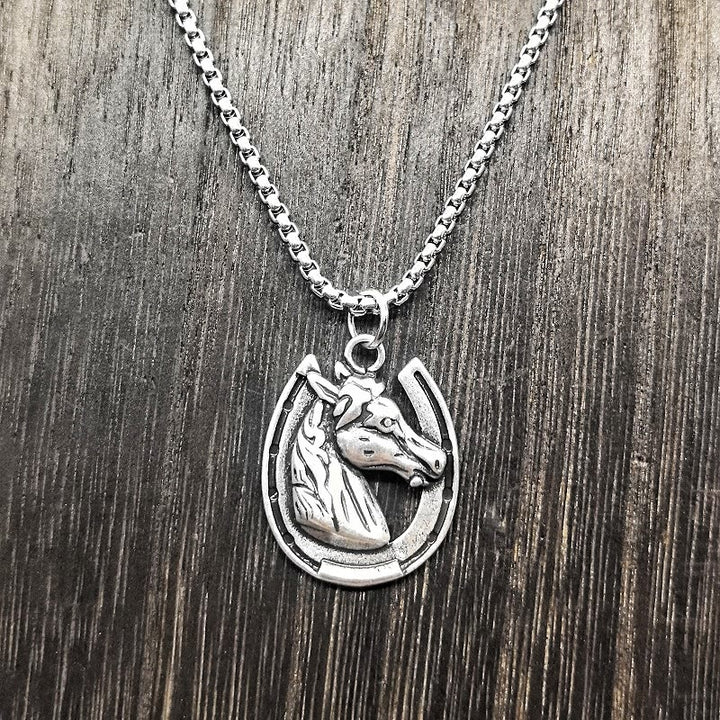 Collier pendentif vintage en métal avec motif tête de cheval et fer à cheval - Argent - image 2