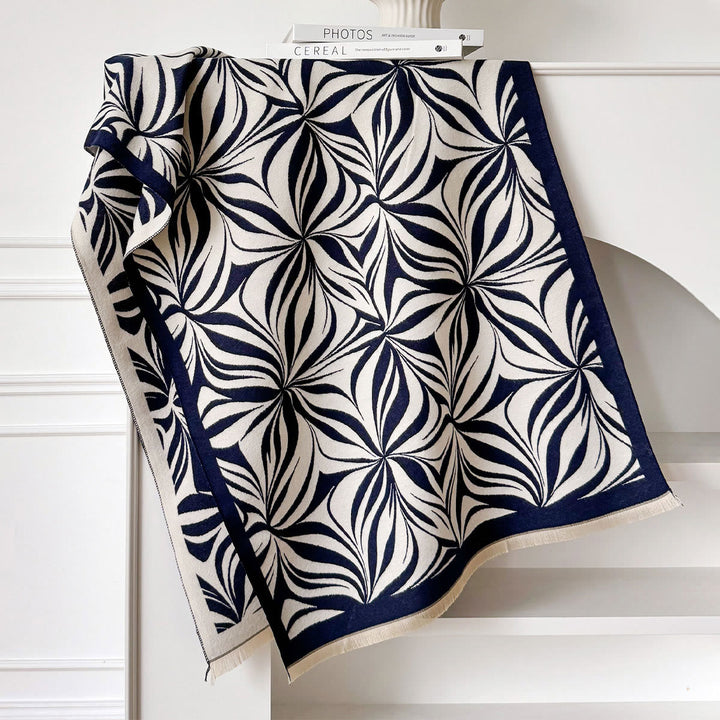 Châle/écharpe châle noir et blanc à motif de feuilles, élégant pour l'hiver. - image 5