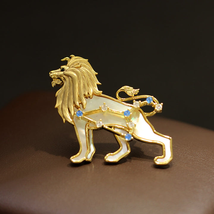 Broche en nacre et cristal bleu, or, représentant les 12 constellations - Lion - image 8