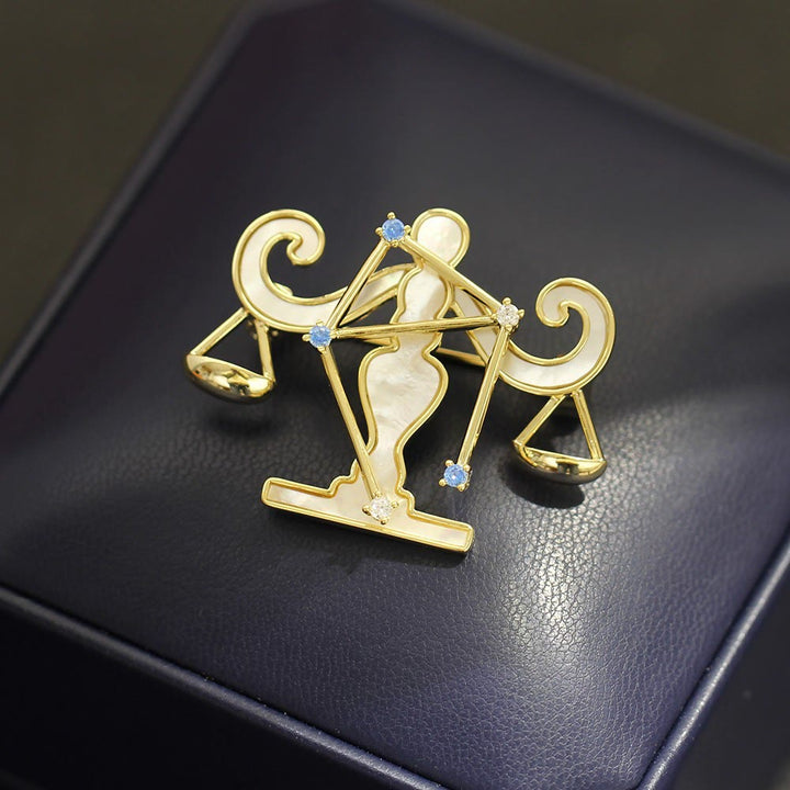 Broche en nacre et cristal bleu, or, représentant les 12 constellations - image 13