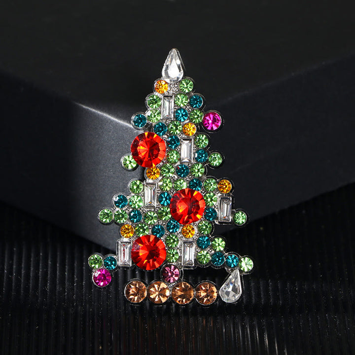 Broche sapin de Noël ornée de diamants, d'une finesse exquise. - Style n° 1 - image 0