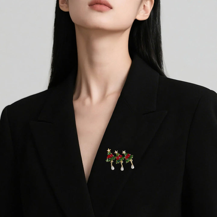 Broche festive en forme de sapin de Noël ornée de perles et d'une goutte de perle - image 1