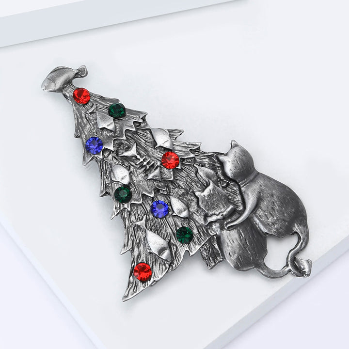 Broche bicolore festive en émail représentant un sapin de Noël avec chat et poisson - image 9