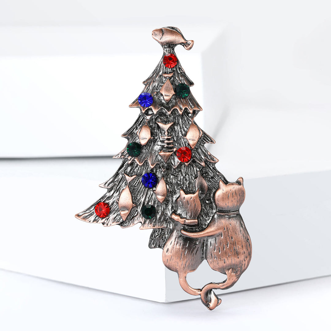 Broche bicolore festive en émail représentant un sapin de Noël avec chat et poisson - image 5