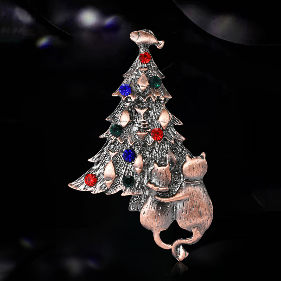 Broche bicolore festive en émail représentant un sapin de Noël avec chat et poisson - Gloden - image 4