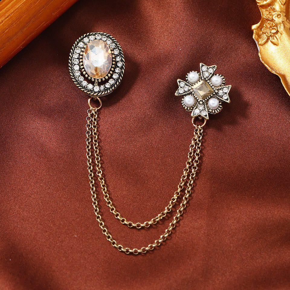 Broche vintage en forme de croissant ornée de pierres précieuses, à double chaîne et accent doré - Style n° 1 - image 0