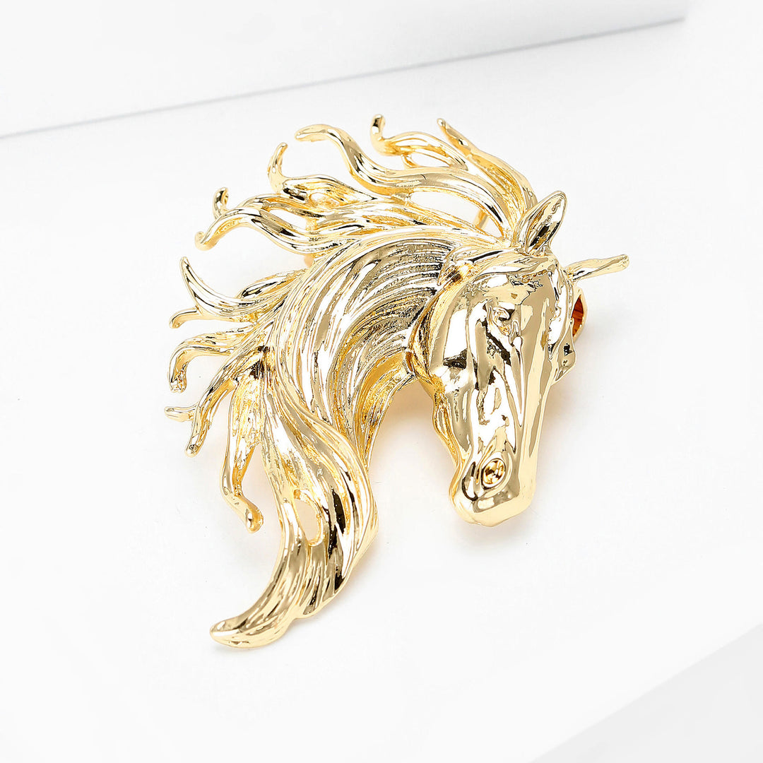 Broche en métal multicolore représentant une tête d'étalon dynamique - image 1