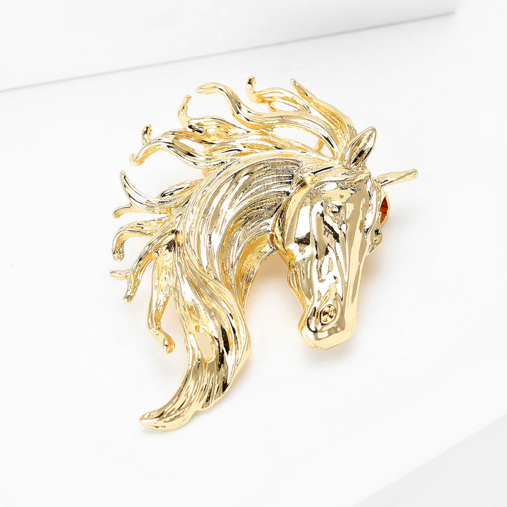Broche en métal multicolore représentant une tête d'étalon dynamique - image 1