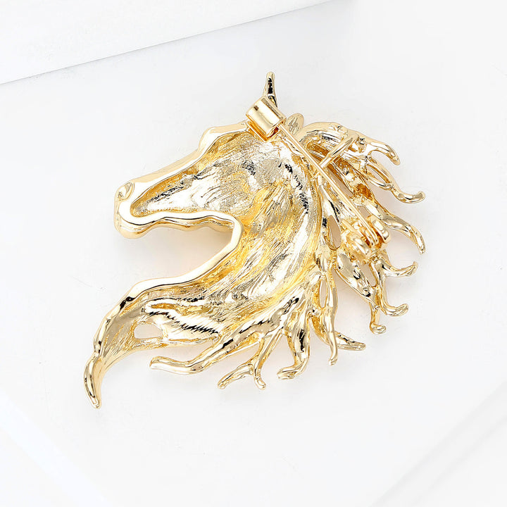 Broche en métal multicolore représentant une tête d'étalon dynamique - image 2