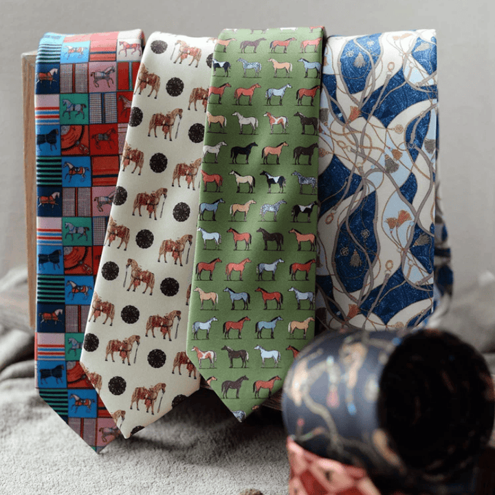 Cravate verte personnalisée pour homme avec motif cheval, nouée à la main - image 0