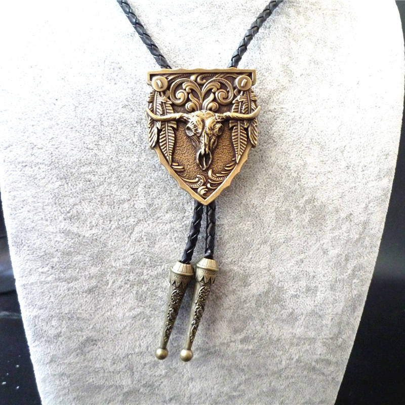 Cravate bolo vintage en métal sculpté avec emblème de crâne de taureau - Style n° 1 - image 0
