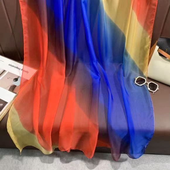 Écharpe fluide et légère à dégradé de couleurs pour femme, idéale en toutes saisons - image 7