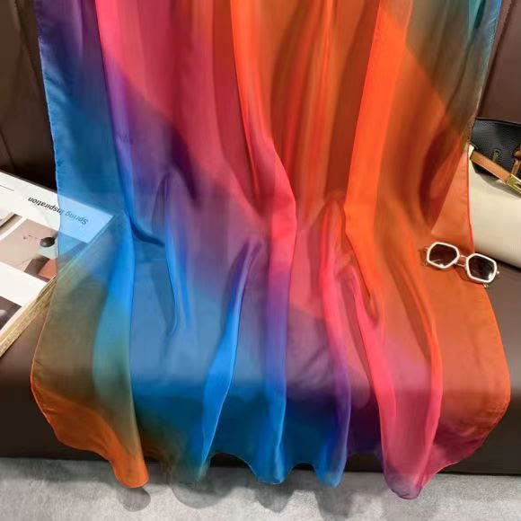 Écharpe fluide et légère à dégradé de couleurs pour femme, idéale en toutes saisons - image 5