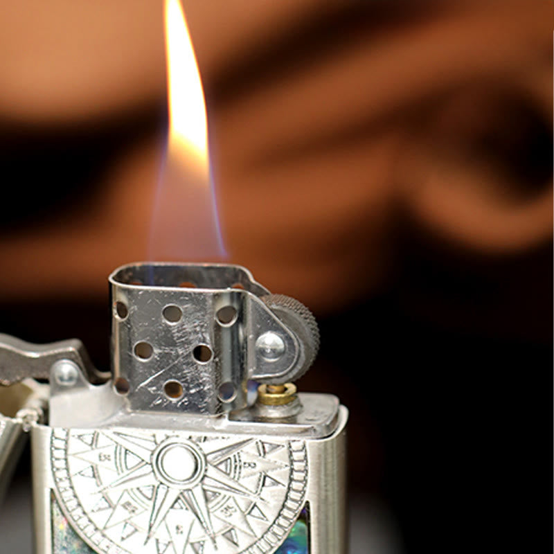 Briquet à pétrole en forme de coquillage sculpté avec boussole - image 4