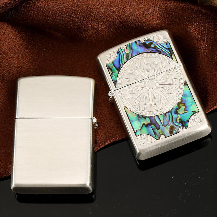 Briquet à pétrole en forme de coquillage sculpté avec boussole - image 2