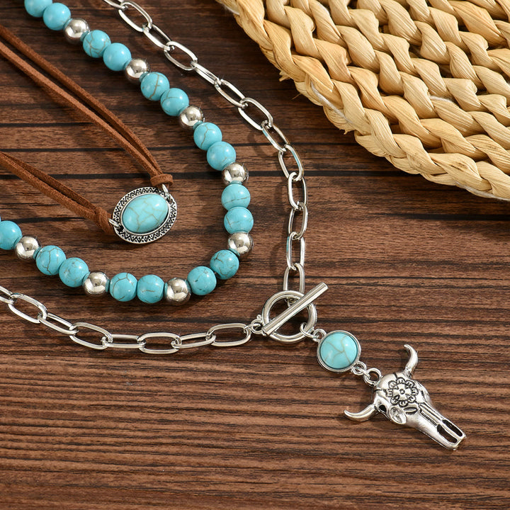 Collier style western avec perle turquoise et pendentif crâne de vache argenté - image 3