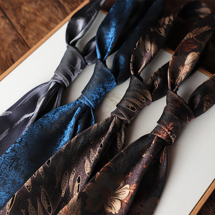 Cravates pour hommes en tissu soyeux à motifs ornementaux - image 0