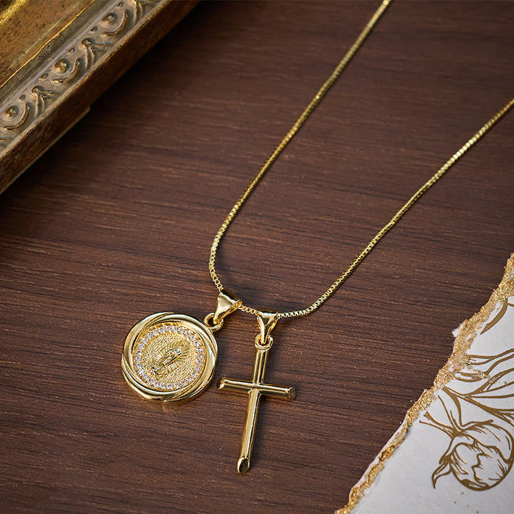 Collier à double pendentif sceau et croix en métal doré brillant - image 3