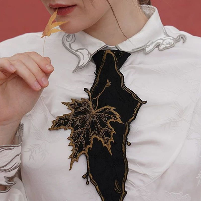 Cravate à fermeture éclair brodée de feuilles d'érable noires pour femme - image 1