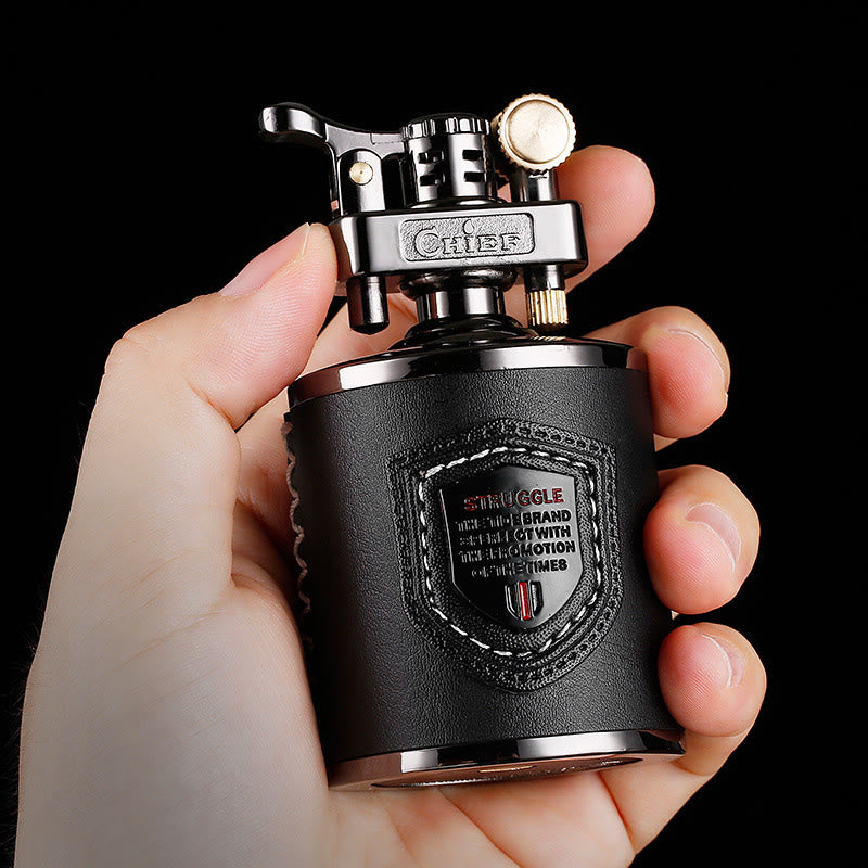 Briquet à pétrole vintage en forme de boîte de conserve, gainé de cuir - Noir - image 1