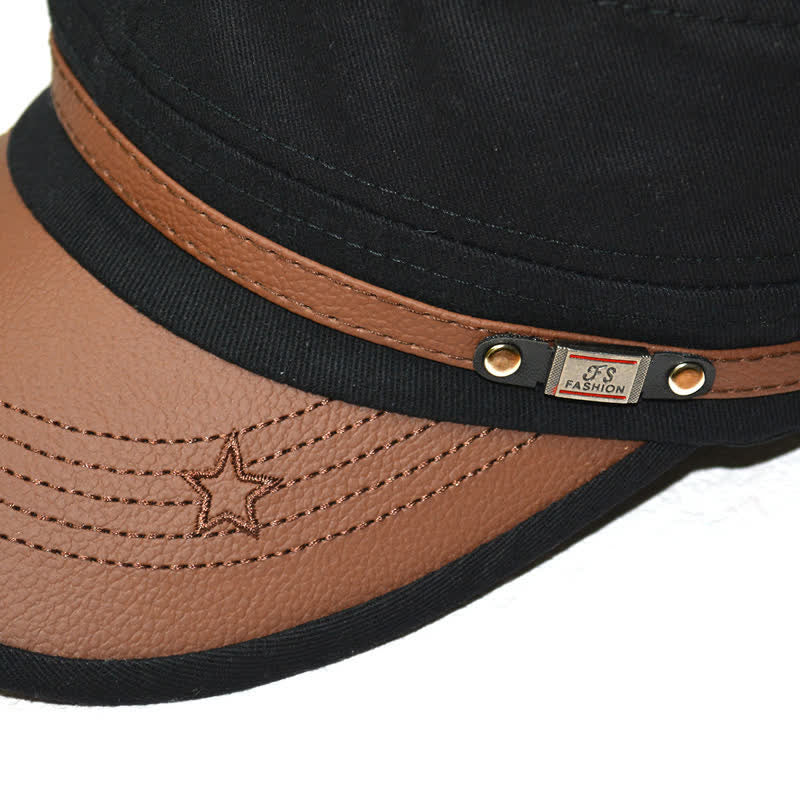 Chapeau plat à calotte orné de détails en cuir de style militaire et d'une broderie d'étoile - image 2