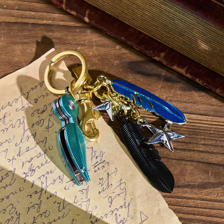 Porte-clés couteau créatif avec breloques en émail, pompon en plume et émail - image 4