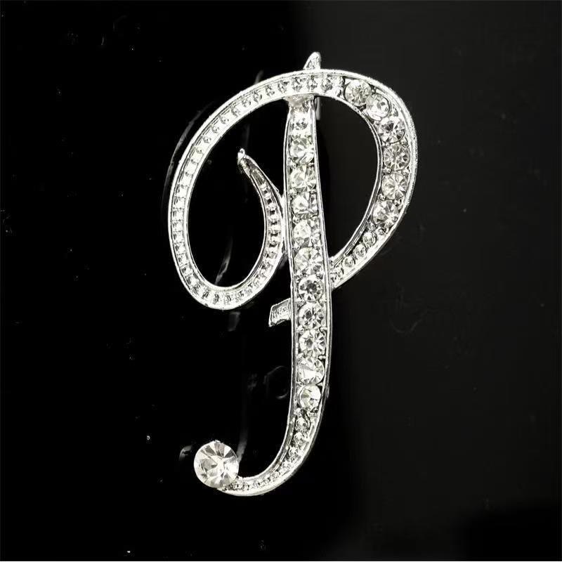 Broche initiale en or et argent incrustée de diamants - Argent - P - image 38