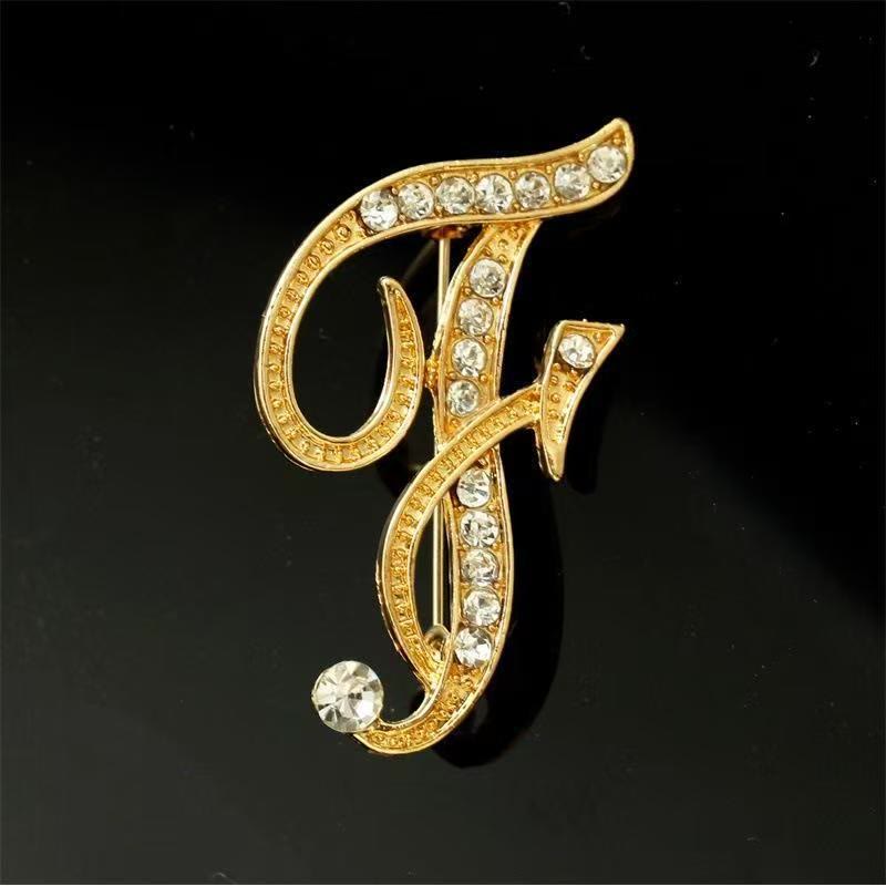 Broche initiale en or et argent incrustée de diamants - Doré - F - image 5