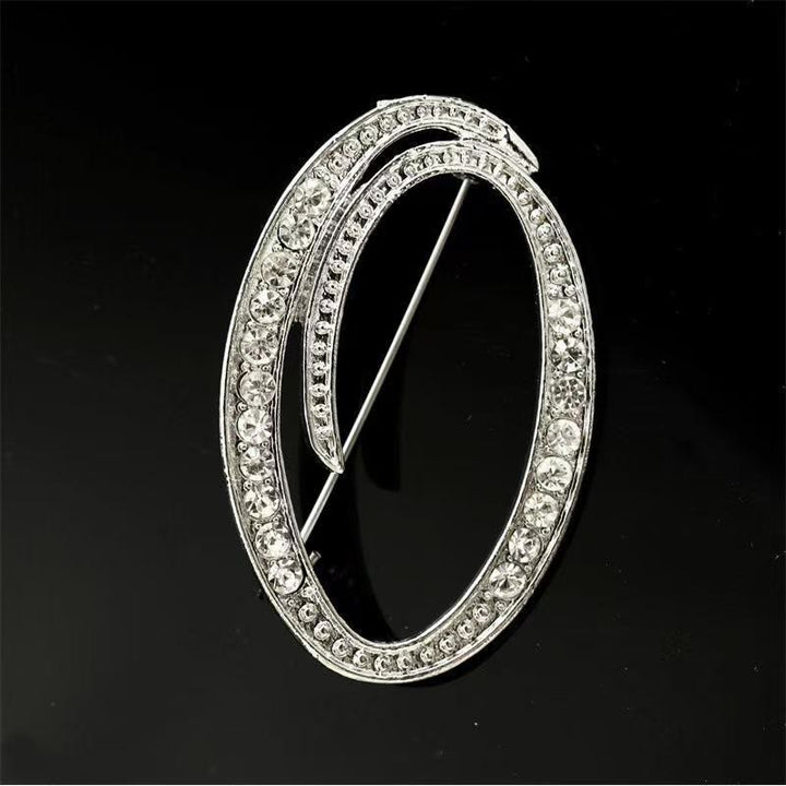 Broche initiale en or et argent incrustée de diamants - Argent - O - image 37