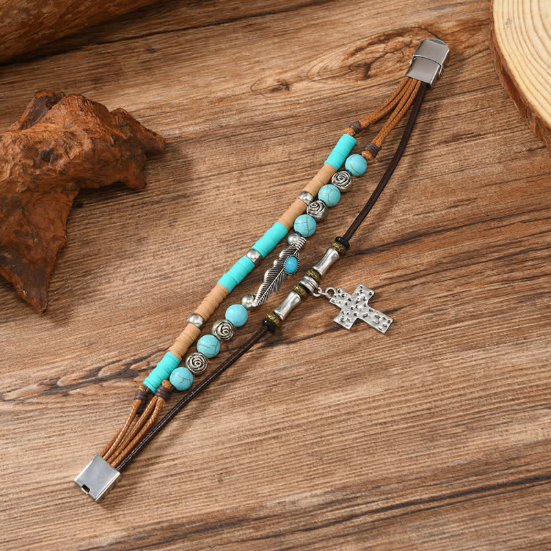 Bracelet en cuir superposé orné d'une croix turquoise et de plumes - image 2
