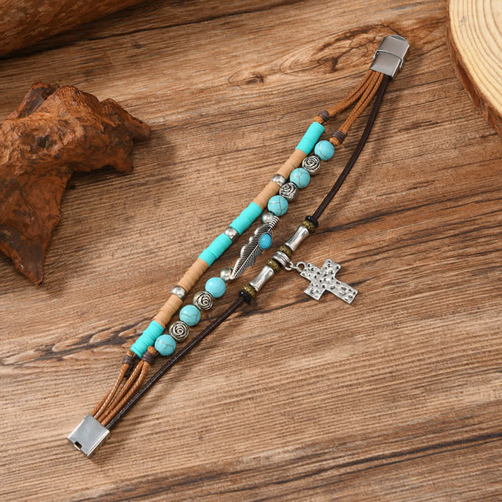 Bracelet en cuir superposé orné d'une croix turquoise et de plumes - image 2