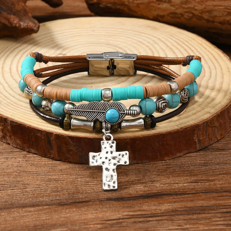 Bracelet en cuir superposé orné d'une croix turquoise et de plumes - image 3