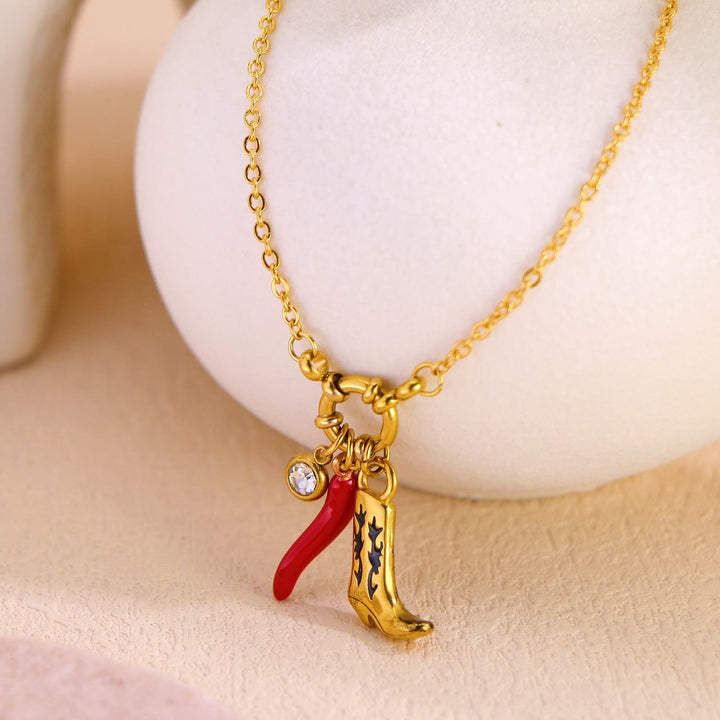 Collier pendentif botte western piment en chaîne dorée - image 1