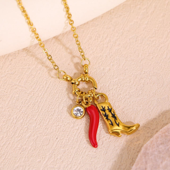 Collier pendentif botte western piment en chaîne dorée - image 2