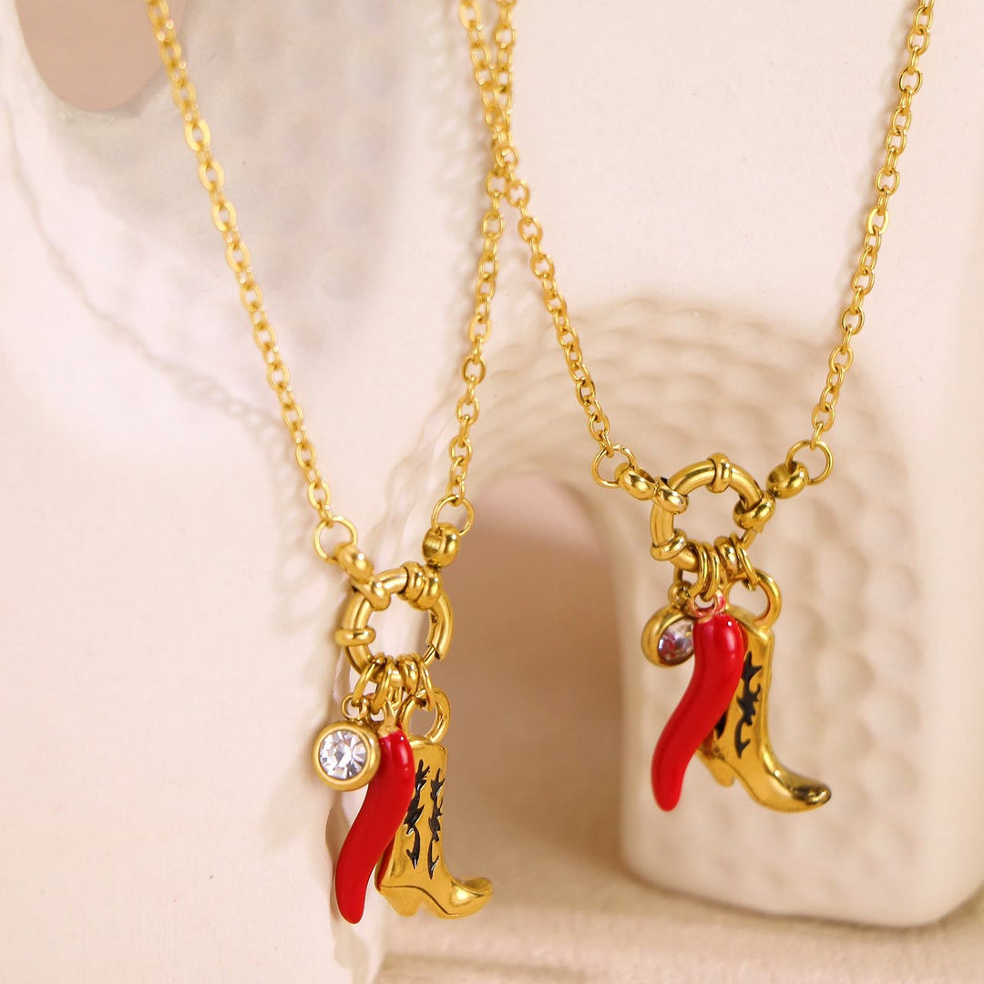Collier pendentif botte western piment en chaîne dorée - image 3