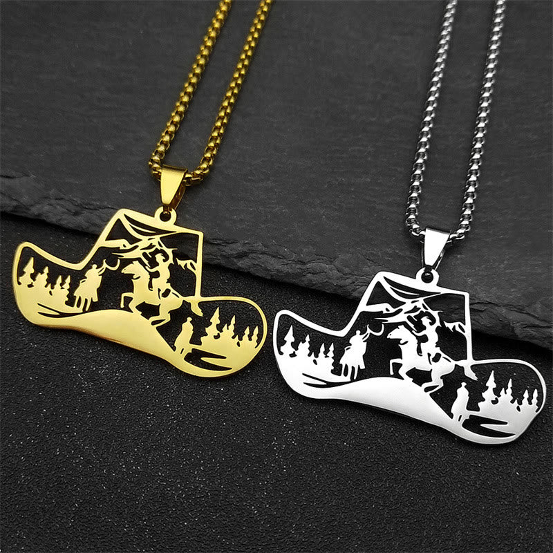 Collier pendentif en métal représentant un chapeau de cowboy western, avec chaîne et pendentif. - image 0