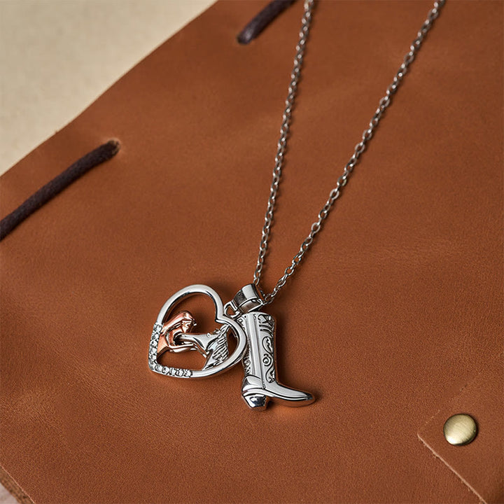 Collier style western argenté en forme de cœur représentant une tête de cheval et une botte - image 1