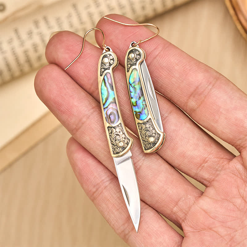 Boucles d'oreilles artisanales en forme de couteau de poche en nacre irisée. - image 2