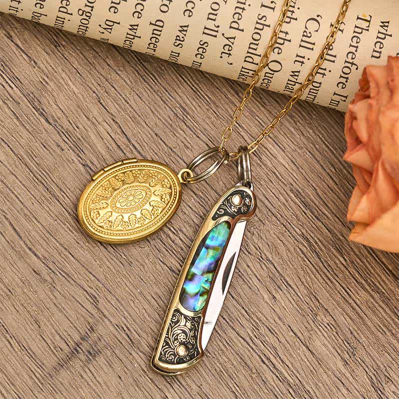 Collier double pendentif audacieux en nacre d'ormeau avec couteau et médaillon photo - image 2
