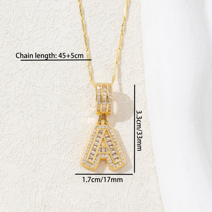 Collier pendentif lettre entièrement serti de diamants et plaqué or - image 3
